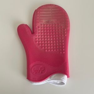 Sigma Beauty spa brush washing glove